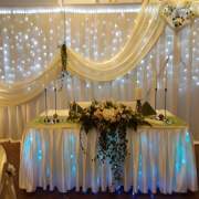 Hintergrund für Brautpaar mit Beleuchtung und mit Säulen