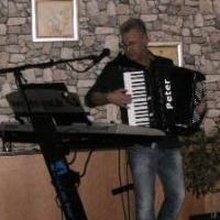 Peter Gent Keyboard,, Gitarre, Akkordeon, Gesang.jpg