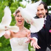 Heiraten in Rietberg bei Bökamp - Tauben steigen lasen